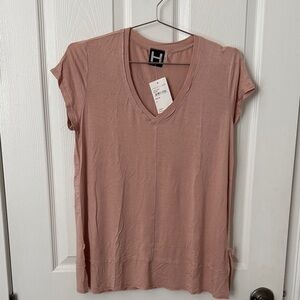H by Bordeaux Blush V-Neck T-shirt - Size Small - NWT